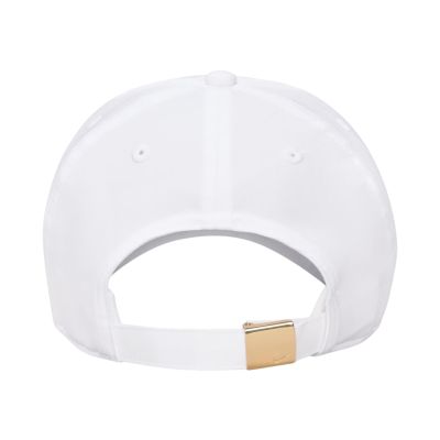 3. Czapka z daszkiem dla dzieci Nike Dri-Fit Club biała FB5064 101