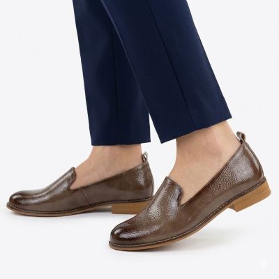 5. Półbuty damskie lakierowane lordsy beżowe Potocki 19337