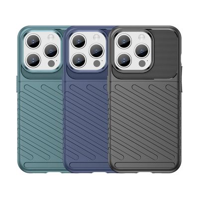 8. Pancerne etui iPhone 15 Pro Thunder Case - czarne