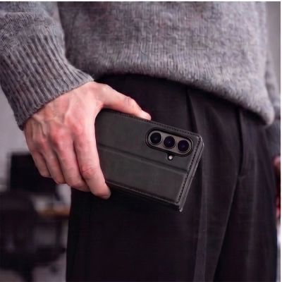 7. Etui Tech-Protect Wallet na Samsung Galaxy Z Fold 8 Ultra - czarne