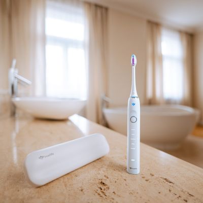 9. Szczoteczka soniczna TrueLife SonicBrush Clean70 UV