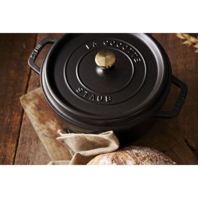 8. Garnek żeliwny okrągły Staub - 3.8 ltr, Czarny