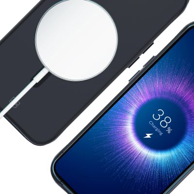 6. Etui 3mk Smoke MagCase z MagSafe na iPhone 15 Plus - półprzezroczyste