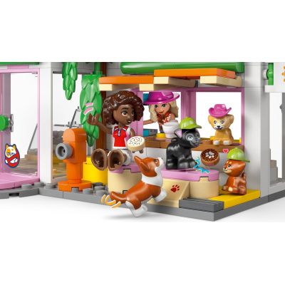 18. LEGO Friends 42677 Piekarnia z przysmakami dla psów