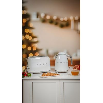 22. Czajnik elektryczny SMEG KL03WHEU biały