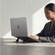 7. Podstawka pod laptopa Spigen SlimFold LD201-S6 - szara