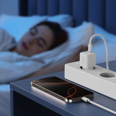 6. Ładowarka sieciowa Tech-Protect NCM25 USB-C PD 25W - biała