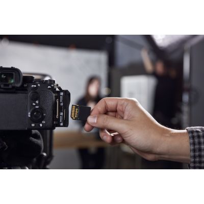 7. KINGSTON microSDXC Canvas 1TB React Plus UHS-II 280R/150W U3 V60 for Full HD/4K