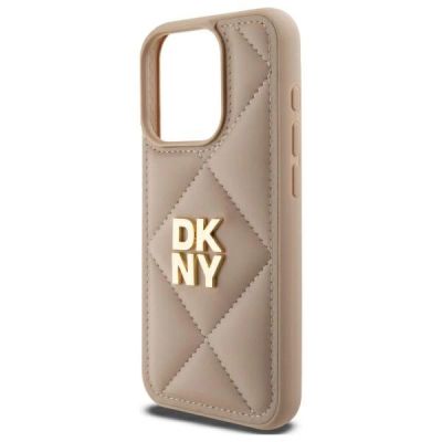 6. Etui DKNY Quilted Stack Logo na iPhone 15 Pro Max - beżowe