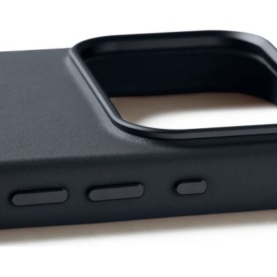 6. Etui skórzane do iPhone 17 Pro basalt Mujjo