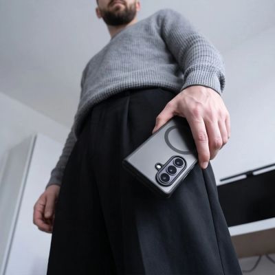 5. Etui Tech-Protect MagPeak MagSafe  na Samsung Galaxy Z Fold 8 Ultra - czarne matowe