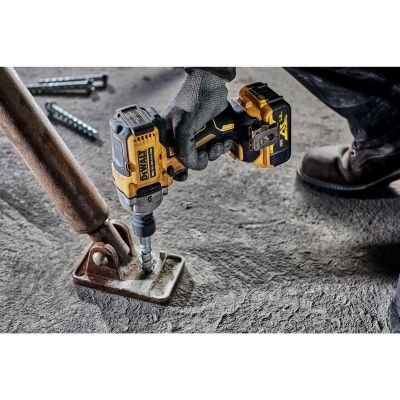 8. DeWALT DCF892P2T-QW wkrętak zasilany/zakrętark udarowy 2000 RPM