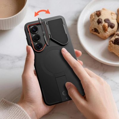 5. Etui Tech-Protect Kevlar Aura MagSafe na Samsung Galaxy S26 - czarno-pomarańczowe