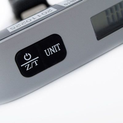 5. ELDOM ELEKTRONICZNA WAGA BAGAŻOWA WB10 VELART DOKŁADNOŚĆ 50G WAGA MAX. 50 KG