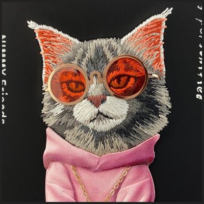 6. Etui Nimmy Glasses Cool Cat na iPhone 17 - czarne