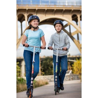 2. Hulajnoga Razor A5 Lux Light UP Jr 13073033