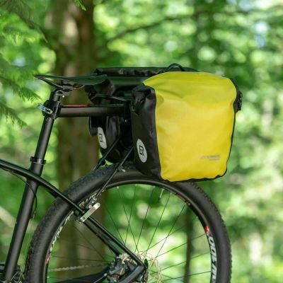 8. Sakwa rowerowa Rockbros AS-003-1Y wodoodporna z paskiem na ramię montaż przód/tył 10-14l - żółta