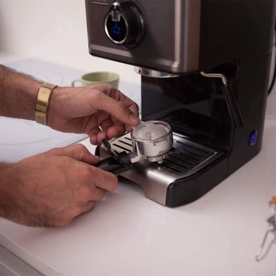 20. Ekspres ciśnieniowy kolbowy Black+Decker BXCO1200E (1200W)