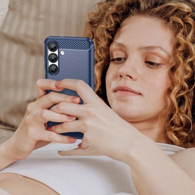9. Etui silikonowe Carbon Case na iPhone 16e / 17e - niebieskie