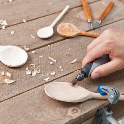 3. Narzędzie tokarskie Dremel 2050 Stylo+