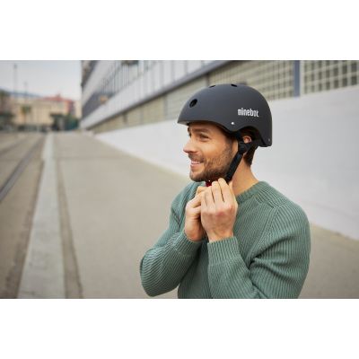 6. Kask Segway-Ninebot Commuter, rozmiar L czarny