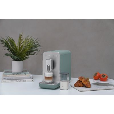 40. Ekspres do kawy SMEG BCC13EGMEU