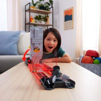4. Hot Wheels City JKM88 samochodzik