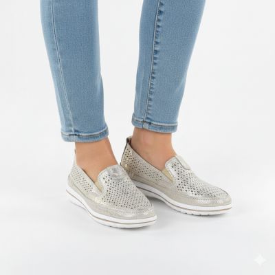 5. Skórzane półbuty damskie ażurowe złote Jezzi 5364