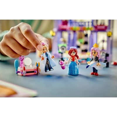 9. LEGO Friends 42685 Pokaz mody w Heartlake