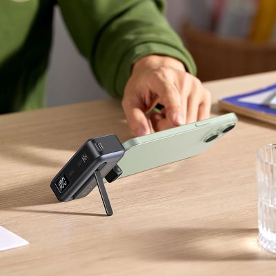 7. Powerbank Ugreen PB503 5000mAh z portem USB-C i zintegrowanym złączem USB-C - szary