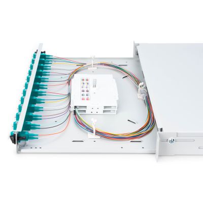 9. Panel krosowy FO z wyposażeniem 19'' 1U, 12x LC dx, OM3, pigtaile, adaptery, tacki, wysuwany, szary