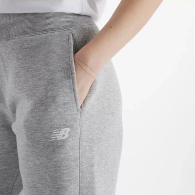9. Spodnie New Balance Sport Fleece Jogger W WP43805AG