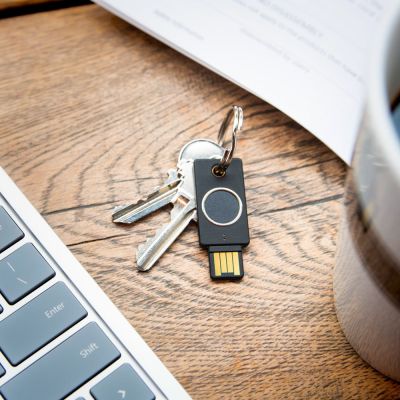 5. Klucz sprzętowy Yubico YubiKey Bio FIDO Edition