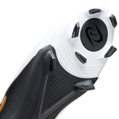 6. Buty Nike Phantom GX II Academy FG/MG M FD6723001