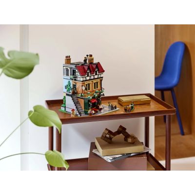 11. LEGO Icons 10350 - Dom w stylu angielskim