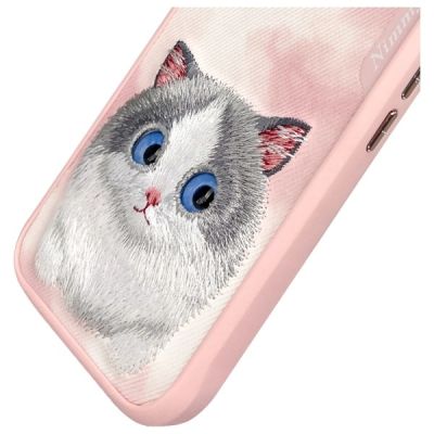 7. Etui Nimmy Big Eyed Pet 2.0 Cat na iPhone 16 - różowe