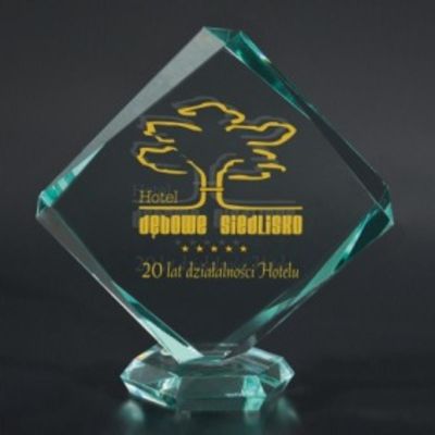 9. Trofeum szklane grawerowane z etui +wypełnianie farbą
