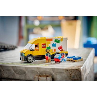 21. LEGO City 60500 Ciężarówka LEGO