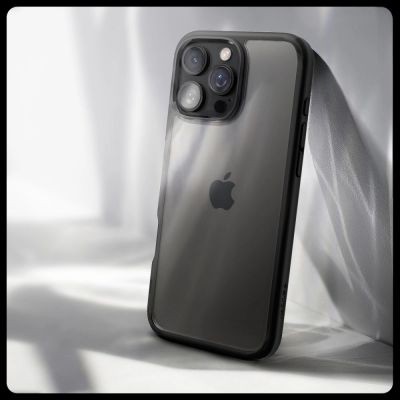 8. Etui Spigen Ultra Hybrid na iPhone 16 Pro Max - czarny mat