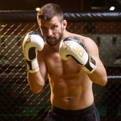 2. Rękawice bokserskie 8oz - Undefeated - Valor Series