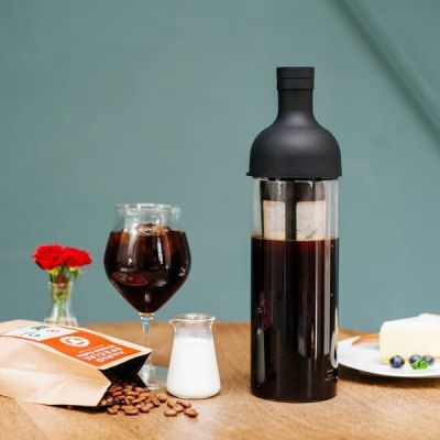 2. Butelka Cold Brew z filterm 750ml HARIO czarny