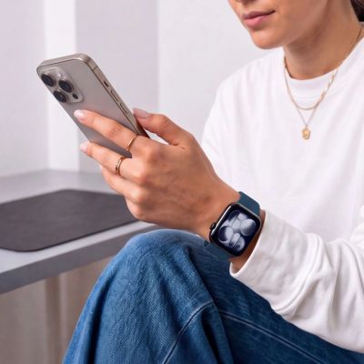 4. Pasek Tech-Protect Silicone na Apple Watch 44 / 45 / 46 / 49 mm - granatowy