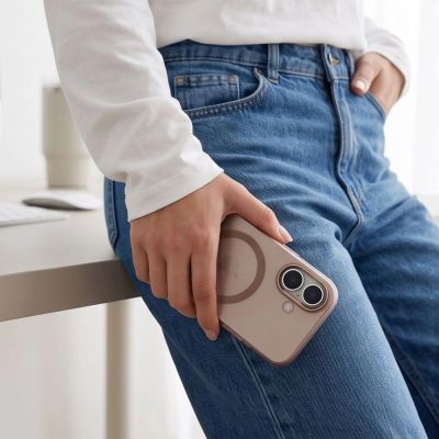 7. Etui Tech-Protect MagZero MagSafe na iPhone 17 - beżowo-brązowe matowe