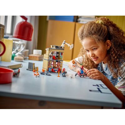 7. LEGO Marvel Super Heroes 76317 - Mieszkanie Petera Parkera