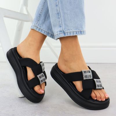 5. Klapki damskie na platformie z cyrkoniami czarne Potocki 16347