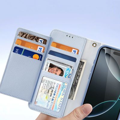 6. Etui skórzane Dux Ducis Lawa na iPhone 16 Pro z odłączanym portfelem magnetycznym - błękitne