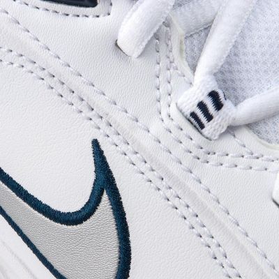 8. Buty Nike Air Monarch IV M 415445-102