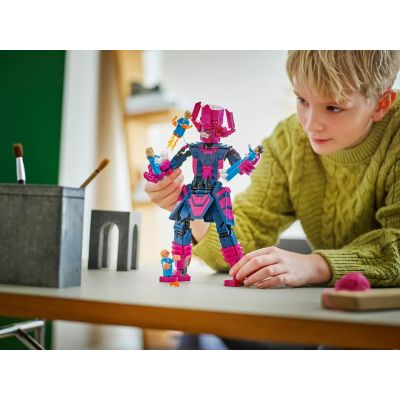 20. LEGO Marvel Super Heroes 76316 Fantastyczna Czwórka kontra Galactus