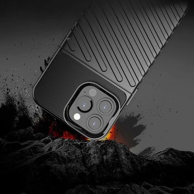 7. Thunder Case elastyczne pancerne etui pokrowiec iPhone 13 Pro Max zielony