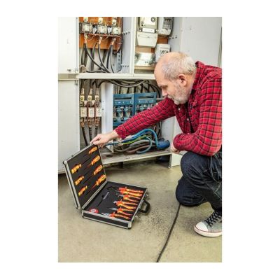 3. Zestaw szczypiec i wkrętaków 1000V, 7 szt.